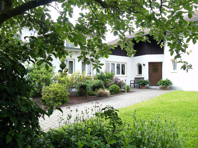 Others 4, Landhaus Oberrainer, Passau