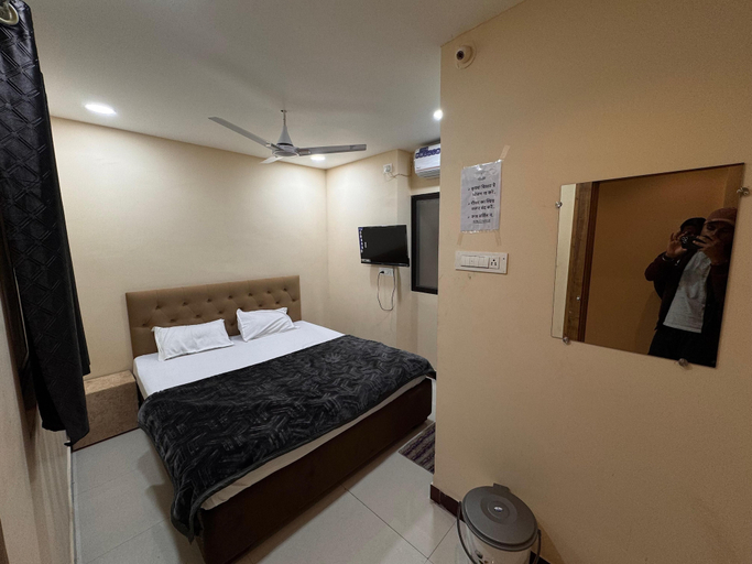 Room 3, Hotel Shree Parwati Palace, Ujjain