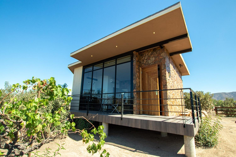 Exterior 8