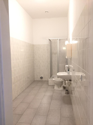 Bathroom 4, Pension Dreilinden Hannover GmbH, Region Hannover