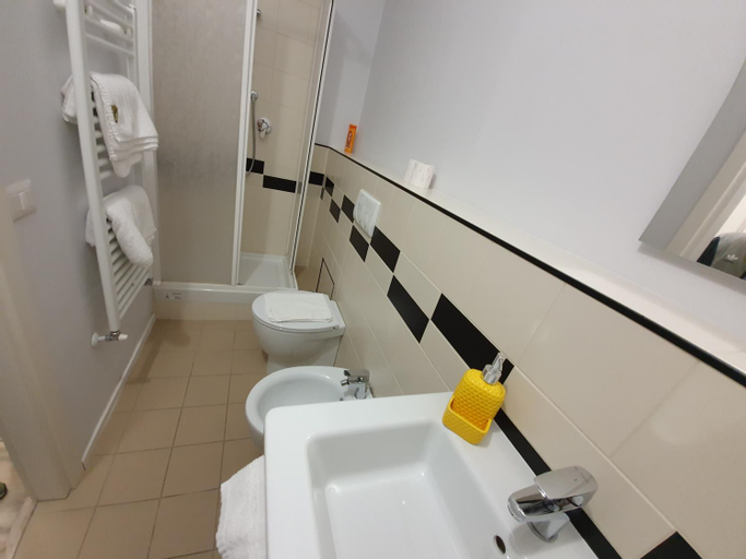 Bathroom 25