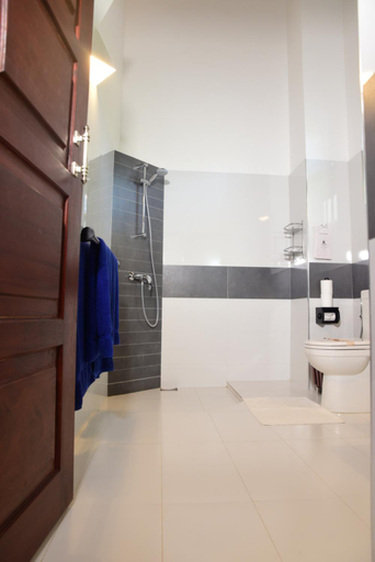 Bathroom 2, Amal Beach Hotel, Bentota