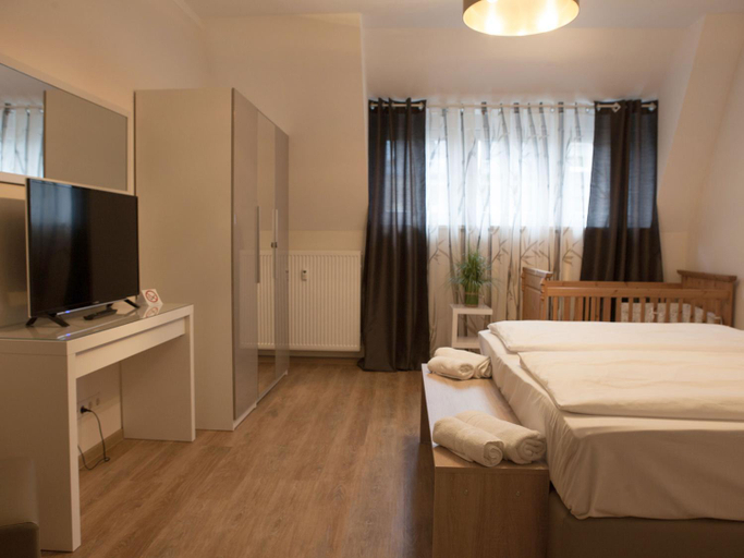 Bedroom 4, Hotel Ravene, Cochem-Zell