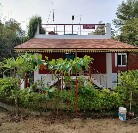 Exterior & Views