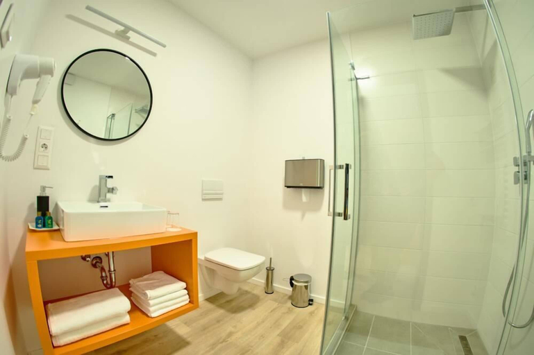Bathroom 3, Ice Premium Apartments, Veszprém