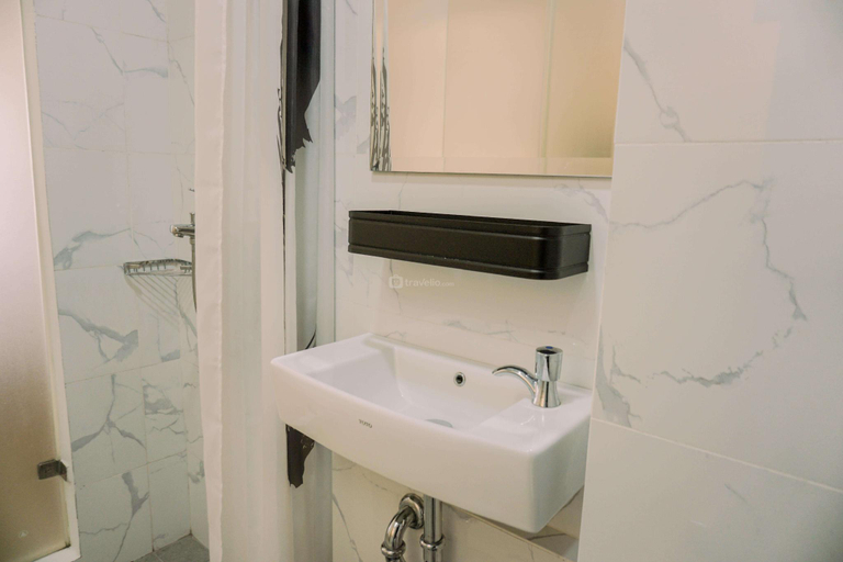 Bathroom 4, Good Studio Pacific Garden Alam Sutera By Travelio, Tangerang