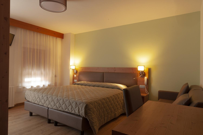 Bedroom 2, Albergo Antelao, Belluno