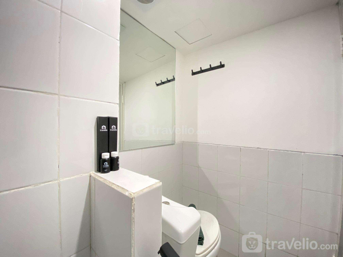 Bathroom 3, Well 2BR Jarrdin near Cihampelas Walk By Travelio, Bandung