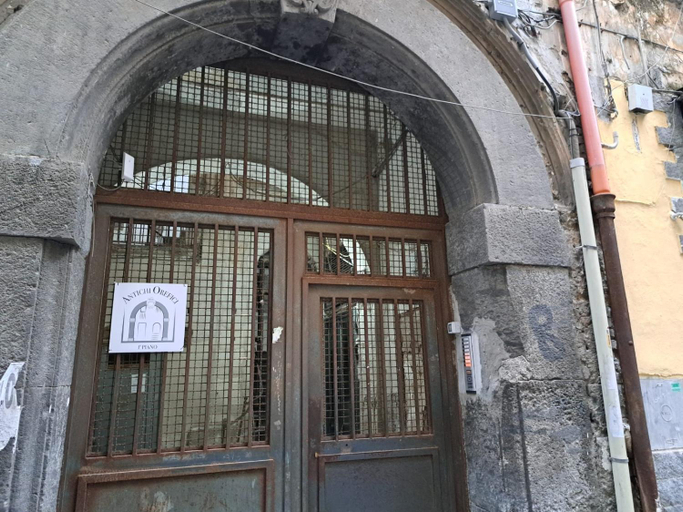 Others 2, Antichi Orefici, Napoli