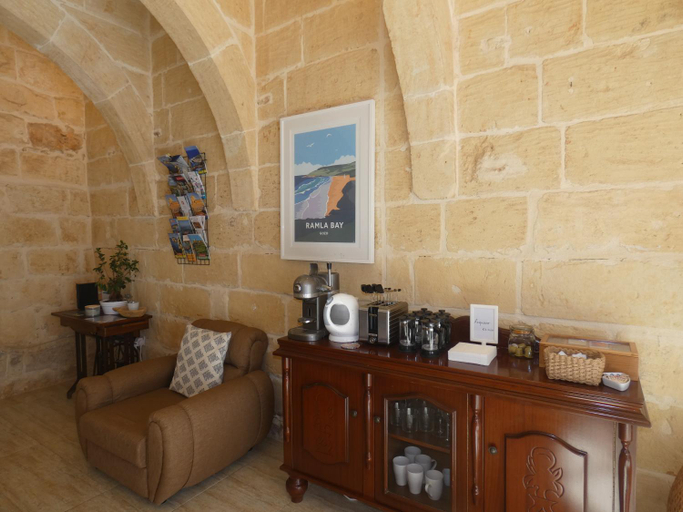 Others 4, A la maison B&B