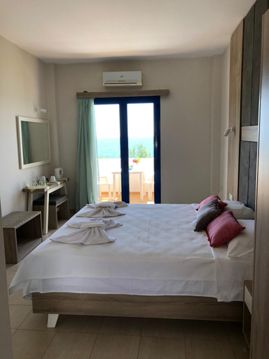 Bedroom 2, Taverna Akrogiali, Crete