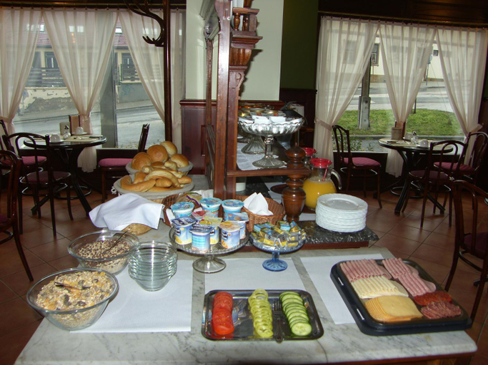 Food & Drinks 5, Adler Hotel, Érd