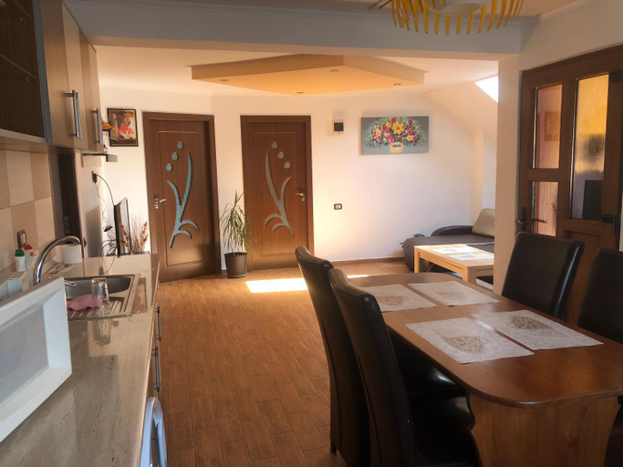 Others 5, Casa Flori, Calimanesti