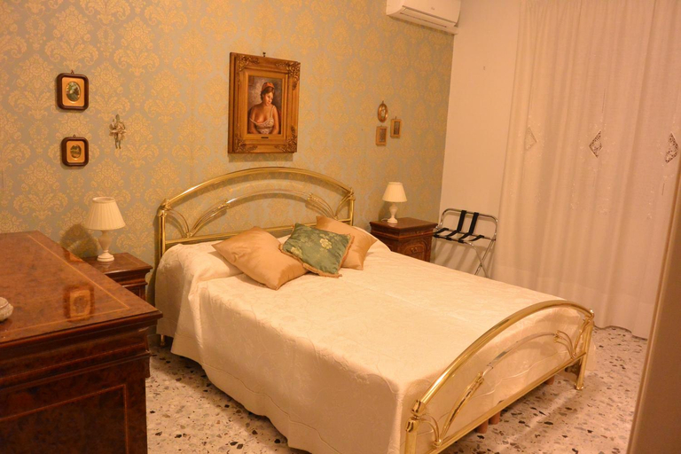 Others 5, B&B Piazza Madonnina, Salerno