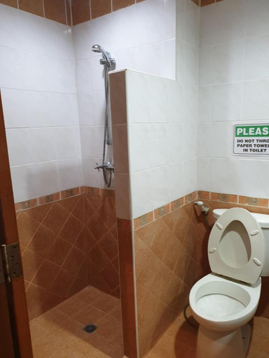 Bathroom 4, Chaiyapoon Inn, Pattaya