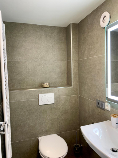 Bathroom 23