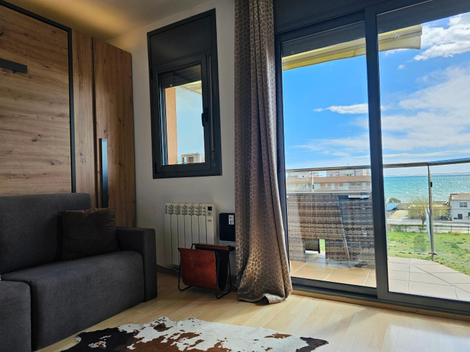Others 4, Apartment Beach Front Canet, Barcelona