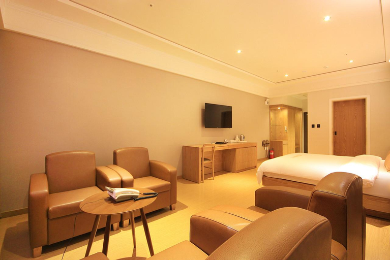 Bedroom 12