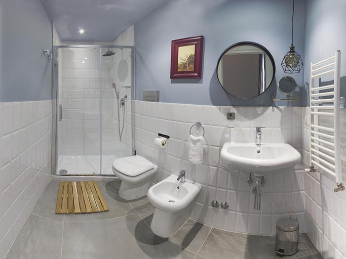 Shower 1, B&B Centro Messina, Messina