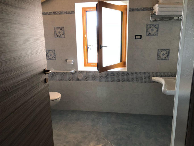 Bathroom 3, B&B Butterfly, Trento