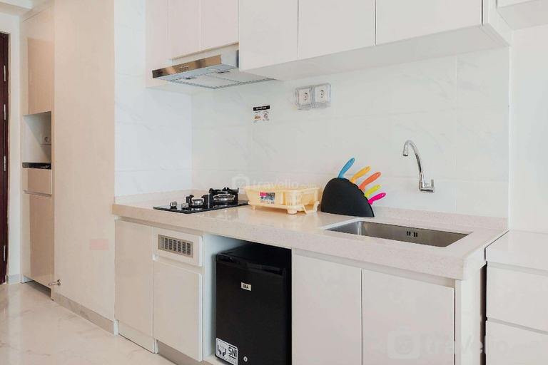 Others 3, Cozy & Comfort Studio at Sky House BSD By Travelio, South Tangerang