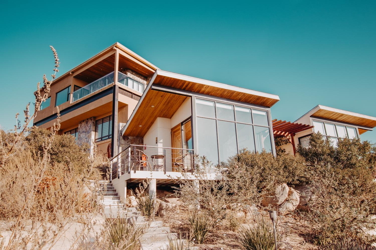 Exterior 8