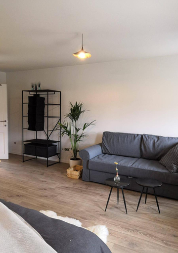 Others 4, Bed en Bezem, Oost-Vlaanderen
