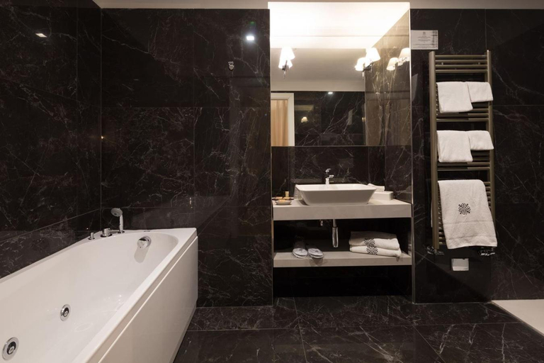 Bathroom 10
