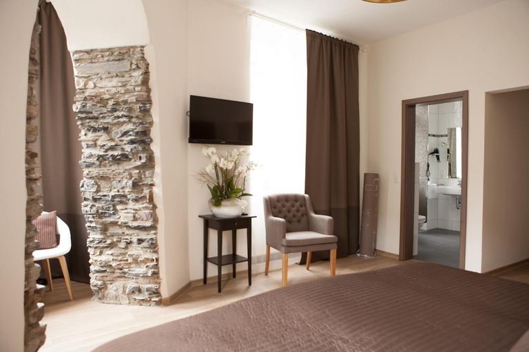 Bedroom 3, Hotel Ravene, Cochem-Zell