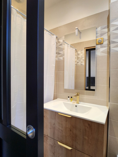 Bathroom 4, HDG Appart's Hotel Gare de L'Isle Adam, Val-d'Oise