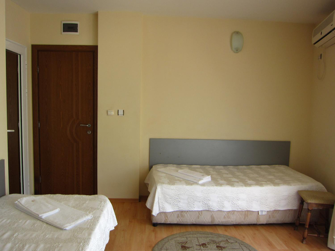 Bedroom 2, Family Hotel Bistritsa, Sandanski