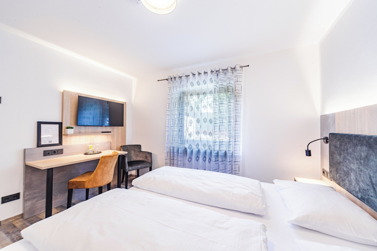 Bedroom 5, Hotel Franken, Forchheim
