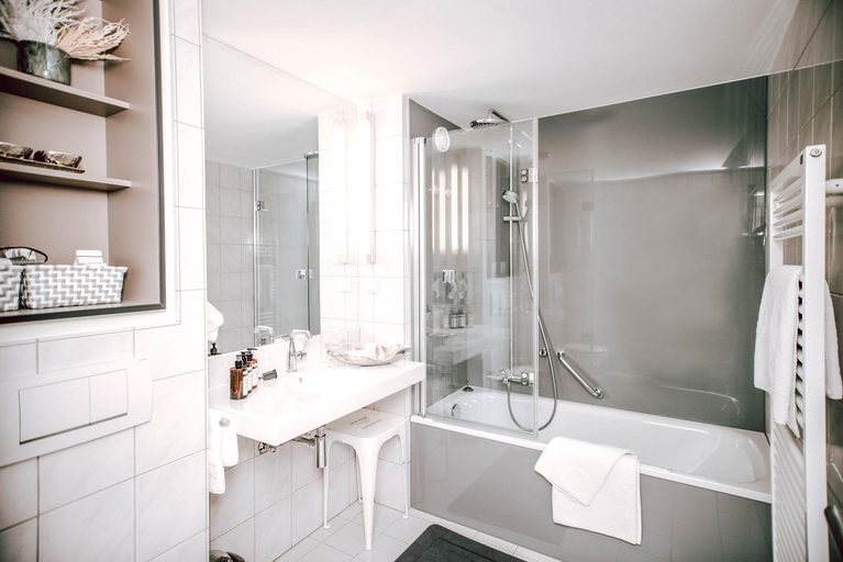 Bathroom 13