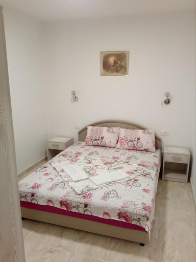 Others 3, Apartmani M&V