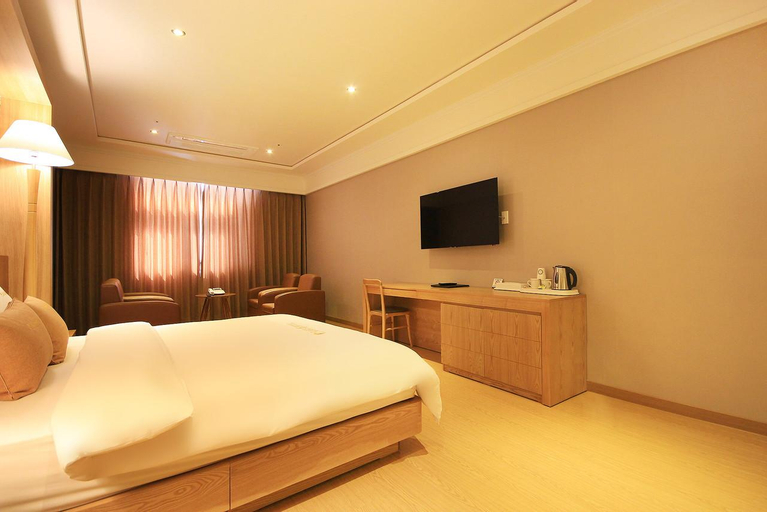 Bedroom 13