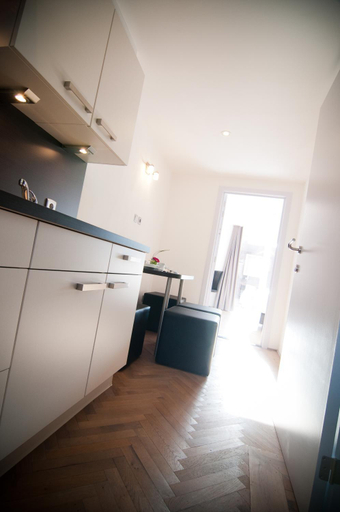 Others 5, Apartment De Maasnacht, Limburg