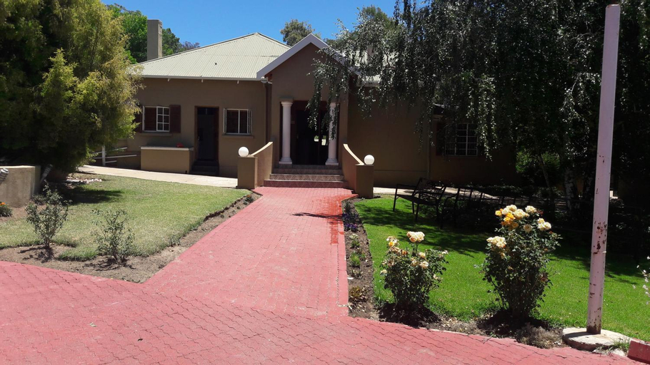 Beverly Corner Lodge, Alfred Nzo
