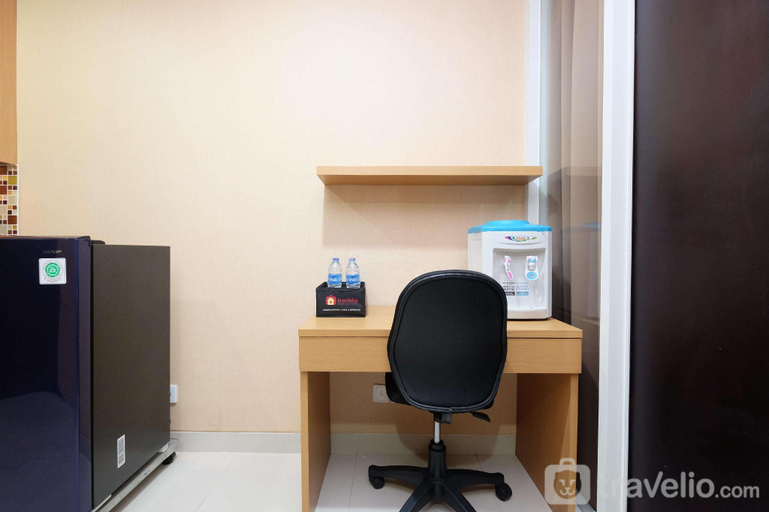 Homey Look 1BR at Atlanta Residences By Travelio, Depok