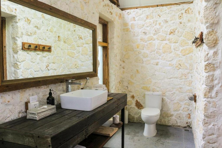 Bathroom 30