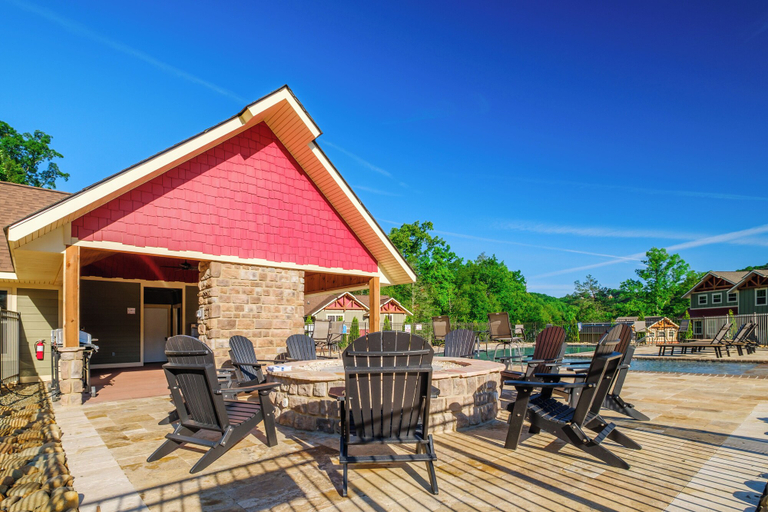Exterior & Views 2, Luna Bear Lodge, Sevier