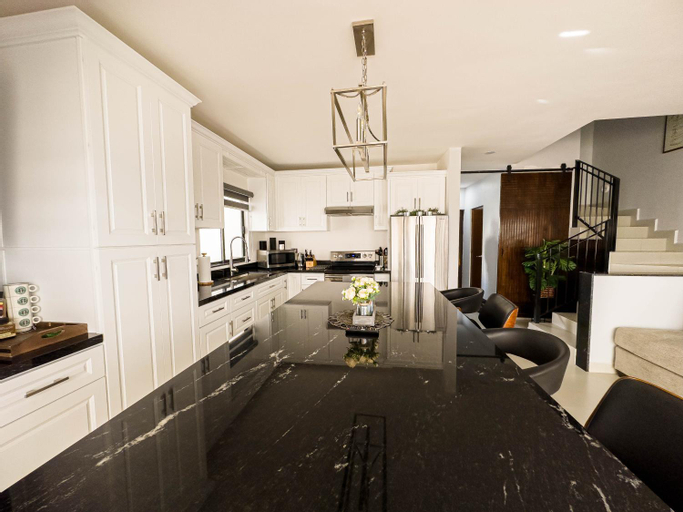 Dining Room 17