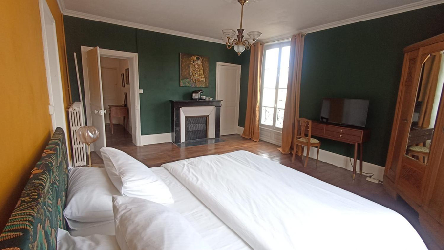Others 4, Villa du Loir, Sarthe