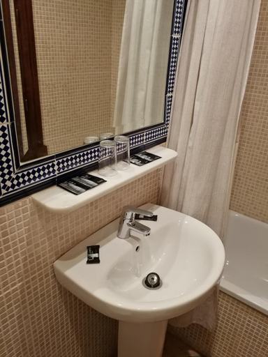 Bathroom 5, Hostal Maestre, Córdoba