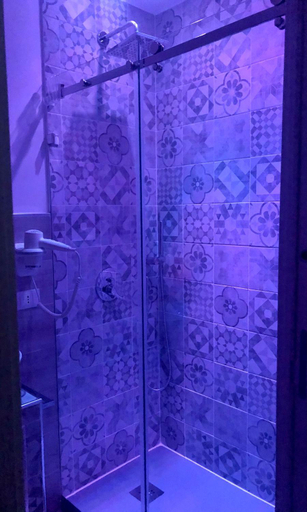 Bathroom 4, B&B Angolo83 Palermo centro, Palermo