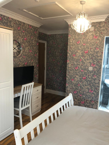 Bedroom 27