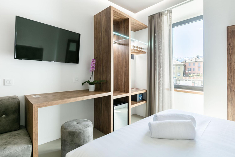 Bedroom 3, DOMUS CAVOUR Rooms&Suites, Sondrio