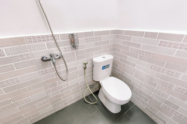 Bathroom 5, Orien Guest House By Helocus, Pematangsiantar