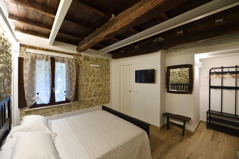 Others 4, Le Benedettine Affittacamere Relais, Latina