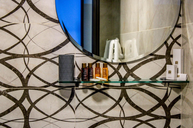 Bathroom 3, Laguna Terrace, Kavarna