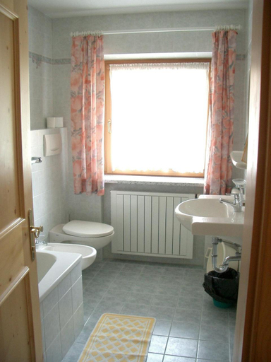 Bathroom 2, Apartments Sotbosch, Bolzano